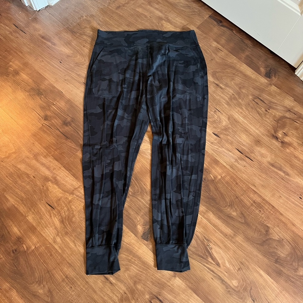Lululemon black camo Align Joggers size 14